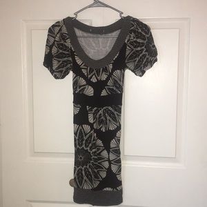 Medium: Form-fitting Short Sleeve Floral Dress